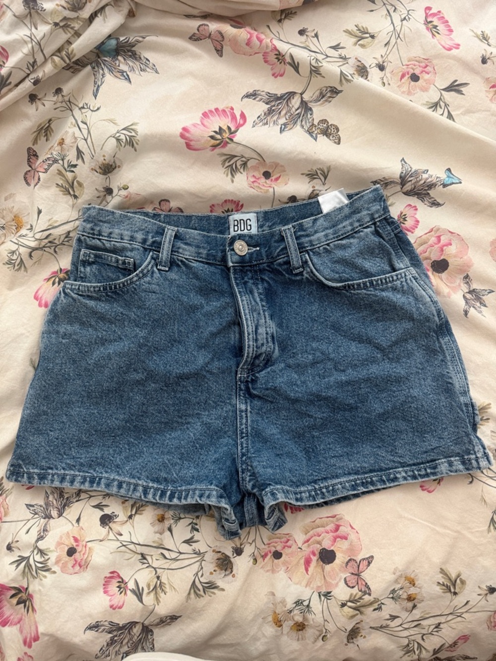 BDG Vintage Wash Denim Jean Shorts in Medium Blue